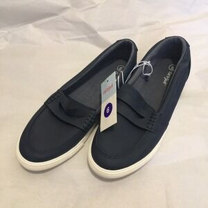 New boys sneakers size 6